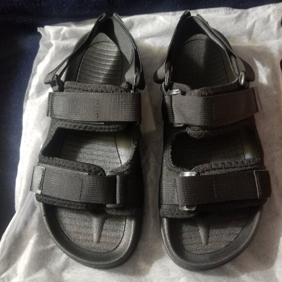 unbranded Shoes - NWT women's size 9 black sandals